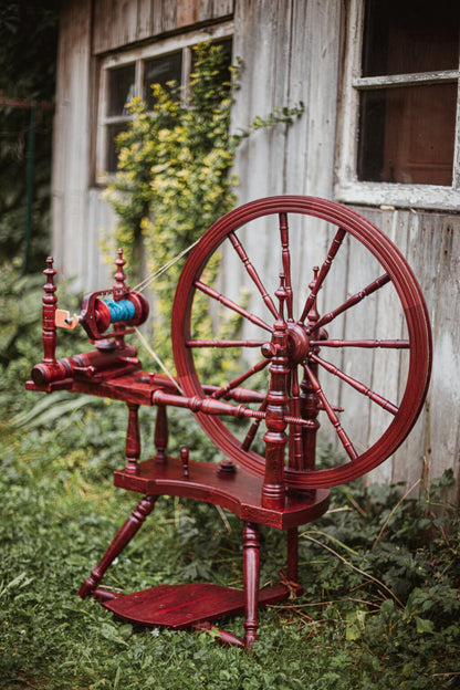 Kromski Polonaise Spinnrad — Detailansicht Flyer, Spulen und Maiden