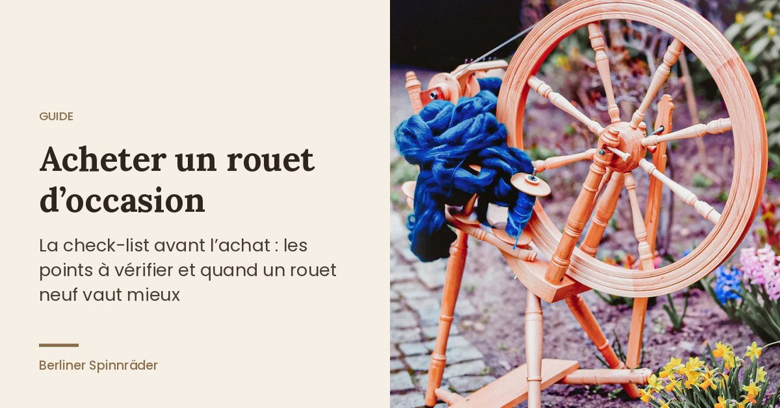 Acheter un rouet d'occasion : rouet Kromski Prelude avec laine bleue au jardin